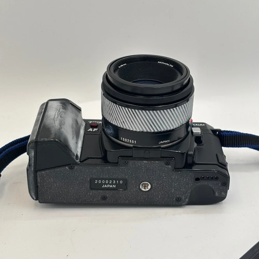 Minolta Maxxum 7000 35mm SLR Film Camera with 50mm f1.7 Lens and 2800 AF Flash